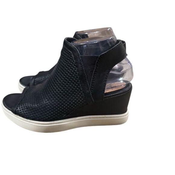 Women's Sofft Black Peep-Toe Shoes - Picture 3 of 6